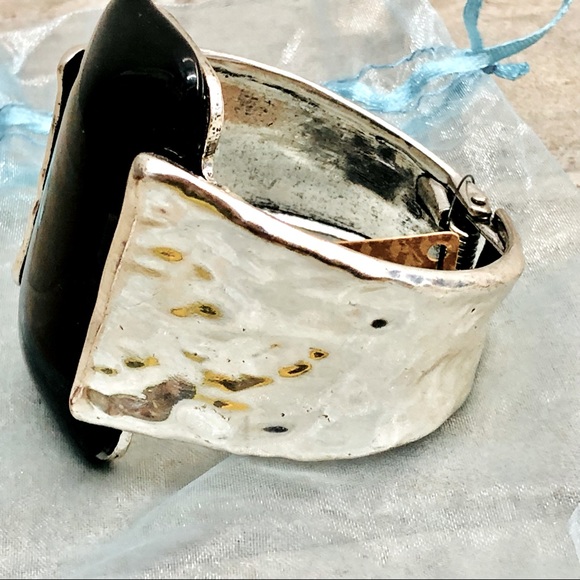 “Solid and Bold” silvertone hammered finish bangle - Picture 3 of 7